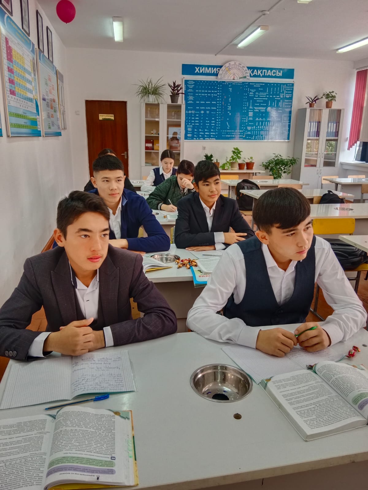Жаратылыстану пәндері бірлестігінің айлық жоспарына сәйкес 05.10.2023ж биология пәні мұғалімі- Ж.Кучералиева 9"А" сынып білім алушыларымен "Ферменттердің әсер ету механизмі " тақырыбында ашық сабақ өтті.