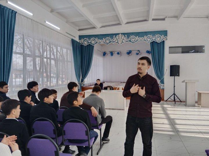 "Дін проблемаларын зерттеу орталығының" Жамбыл ауданы бойынша инспекторы: Шадиев Алмат Берікбайұлының қатысуымен кездесу өтті.